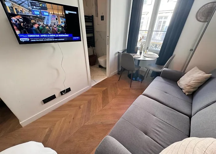 Chic Cozy Studio In The Heart Of The City