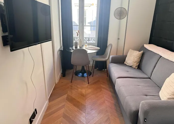 Chic Cozy Studio In The Heart Of The City