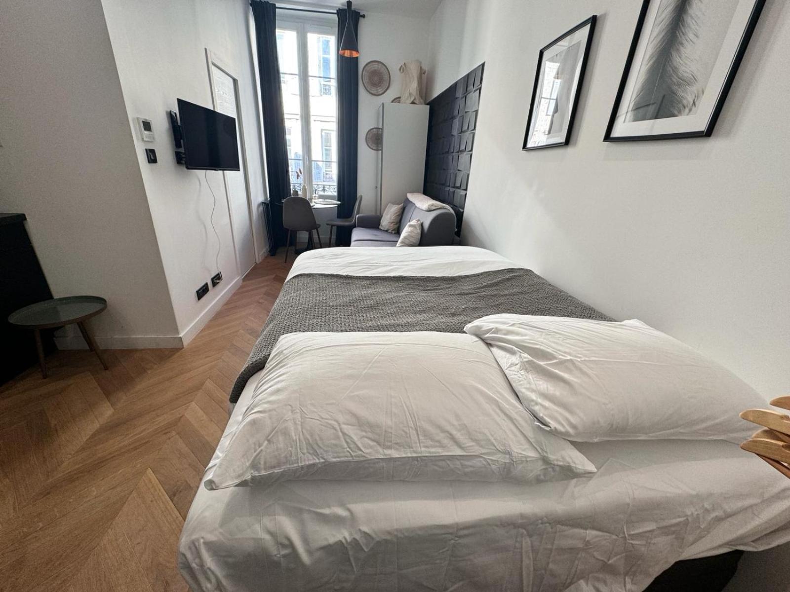 Chic Cozy In The Heart Of The Apartment Nice